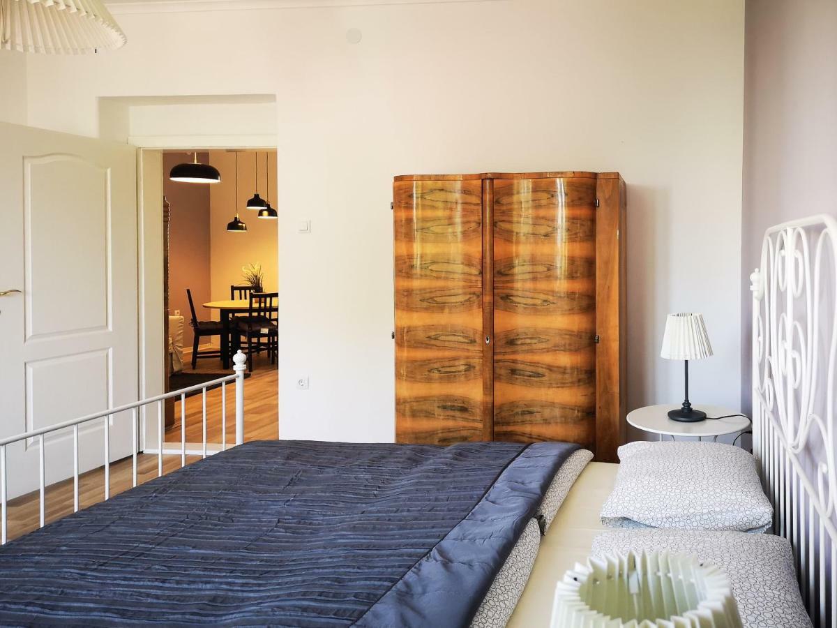 Filinhome Stefanovica Suite 8 โนวีซาด ภายนอก รูปภาพ