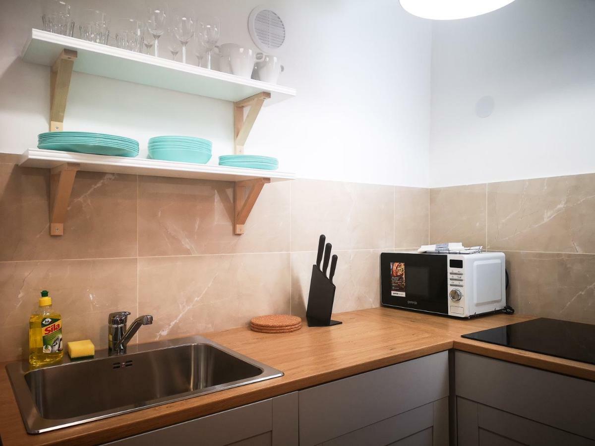 Filinhome Stefanovica Suite 8 โนวีซาด ภายนอก รูปภาพ