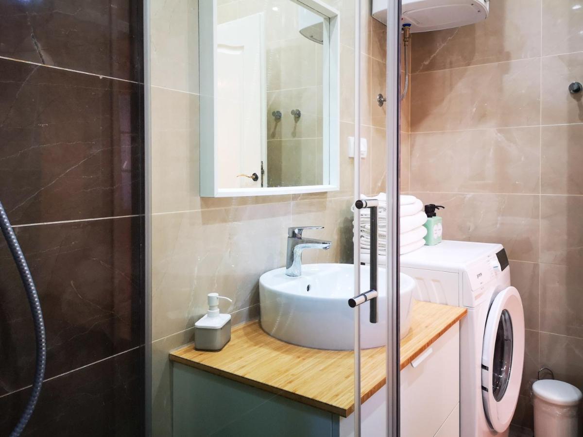 Filinhome Stefanovica Suite 8 โนวีซาด ภายนอก รูปภาพ