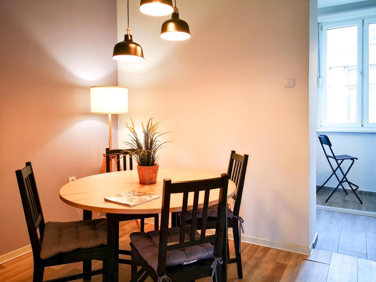 Filinhome Stefanovica Suite 8 โนวีซาด ภายนอก รูปภาพ