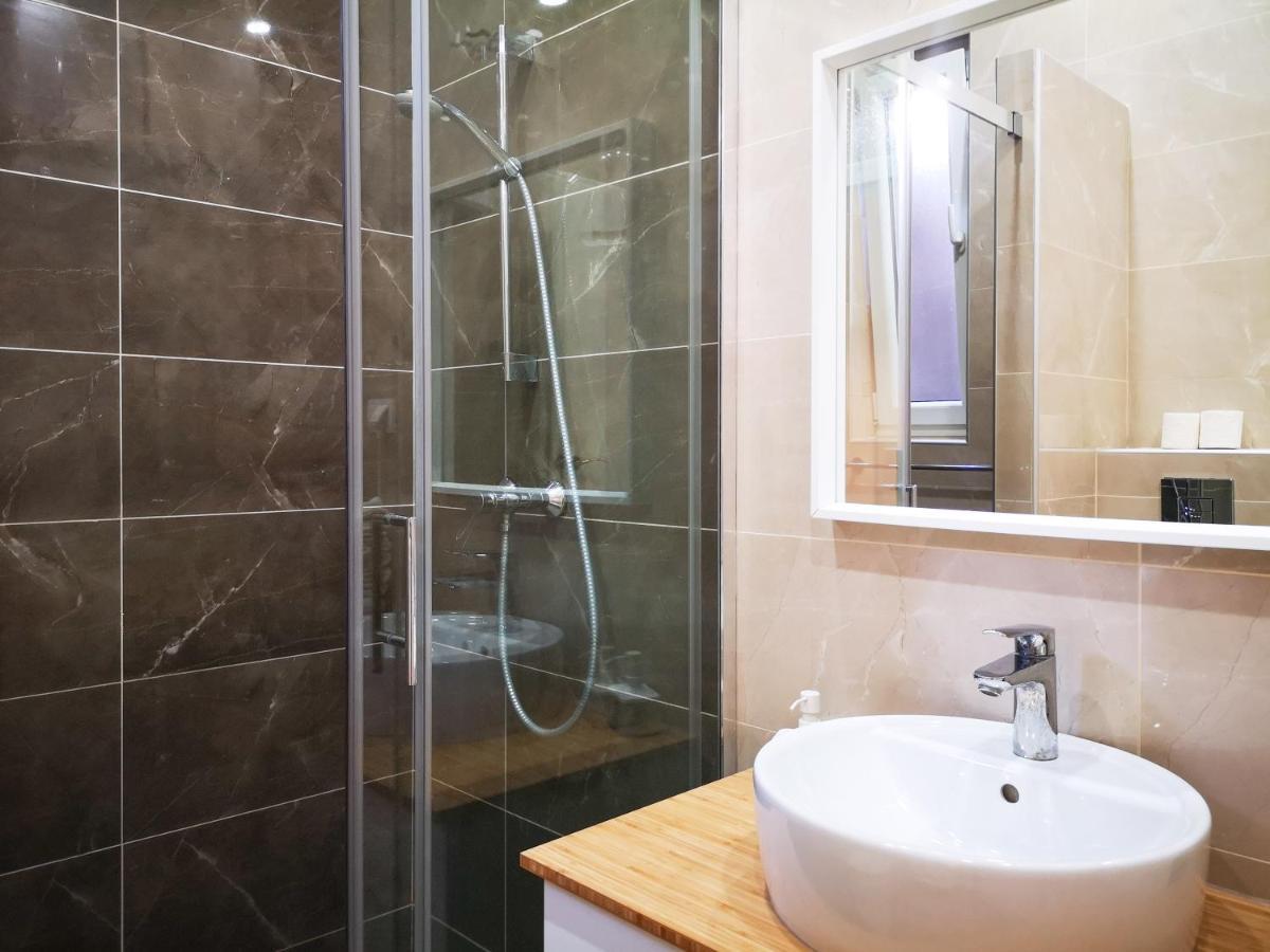 Filinhome Stefanovica Suite 8 โนวีซาด ภายนอก รูปภาพ